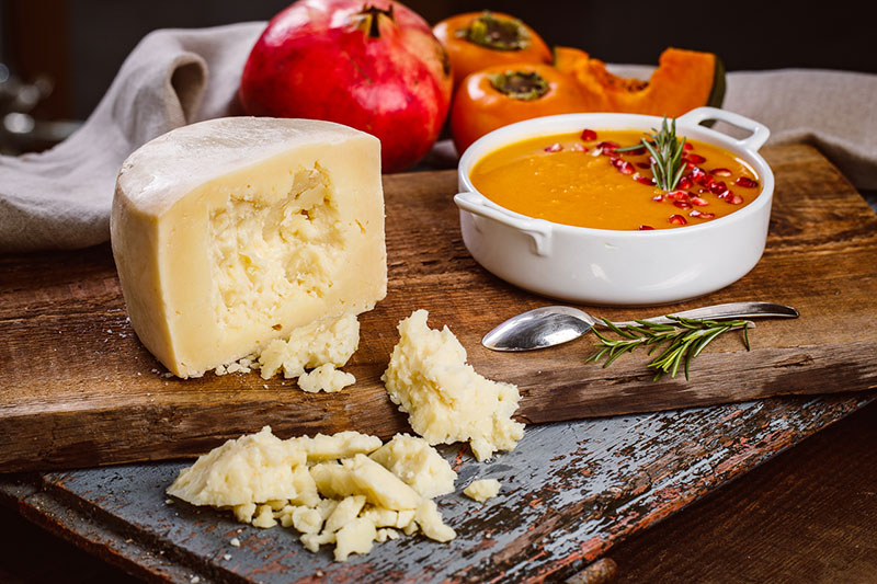 Pecorino Di Fossa DOP Martarelli - Formaggio Di Fossa Sogliano, Circa 1 Kg, Stagionatura Minima 9 Mesi